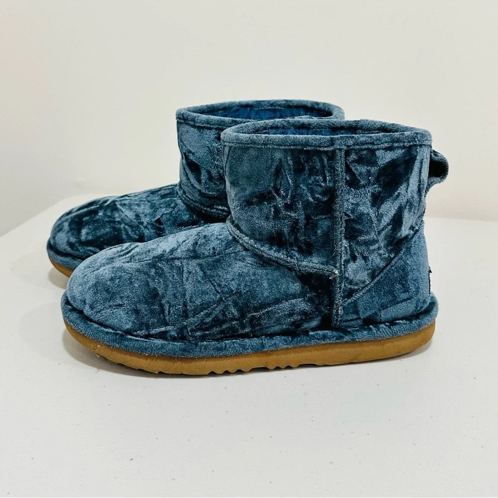 UGG Classic Mini II Velvet Boots Blue Wool Lining Women’s‎ Size 5